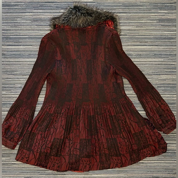 Lindi Size M Women’s Peplum Light Jacket with Detachable Faux Fur Collar - Picture 7 of 10